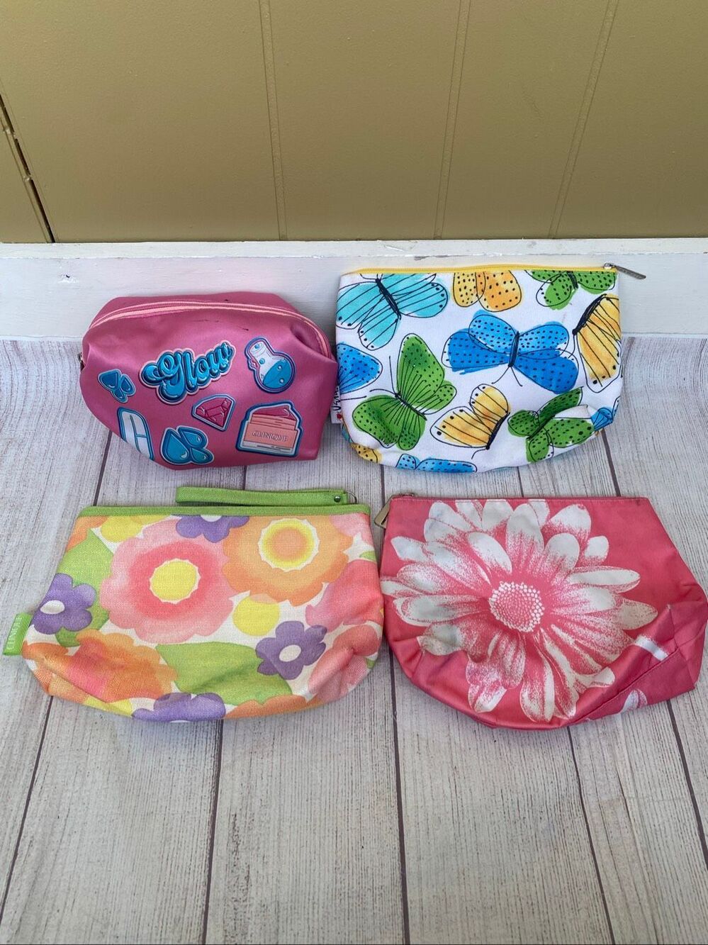 Clinique cosmetic/makeup zip close make up bags